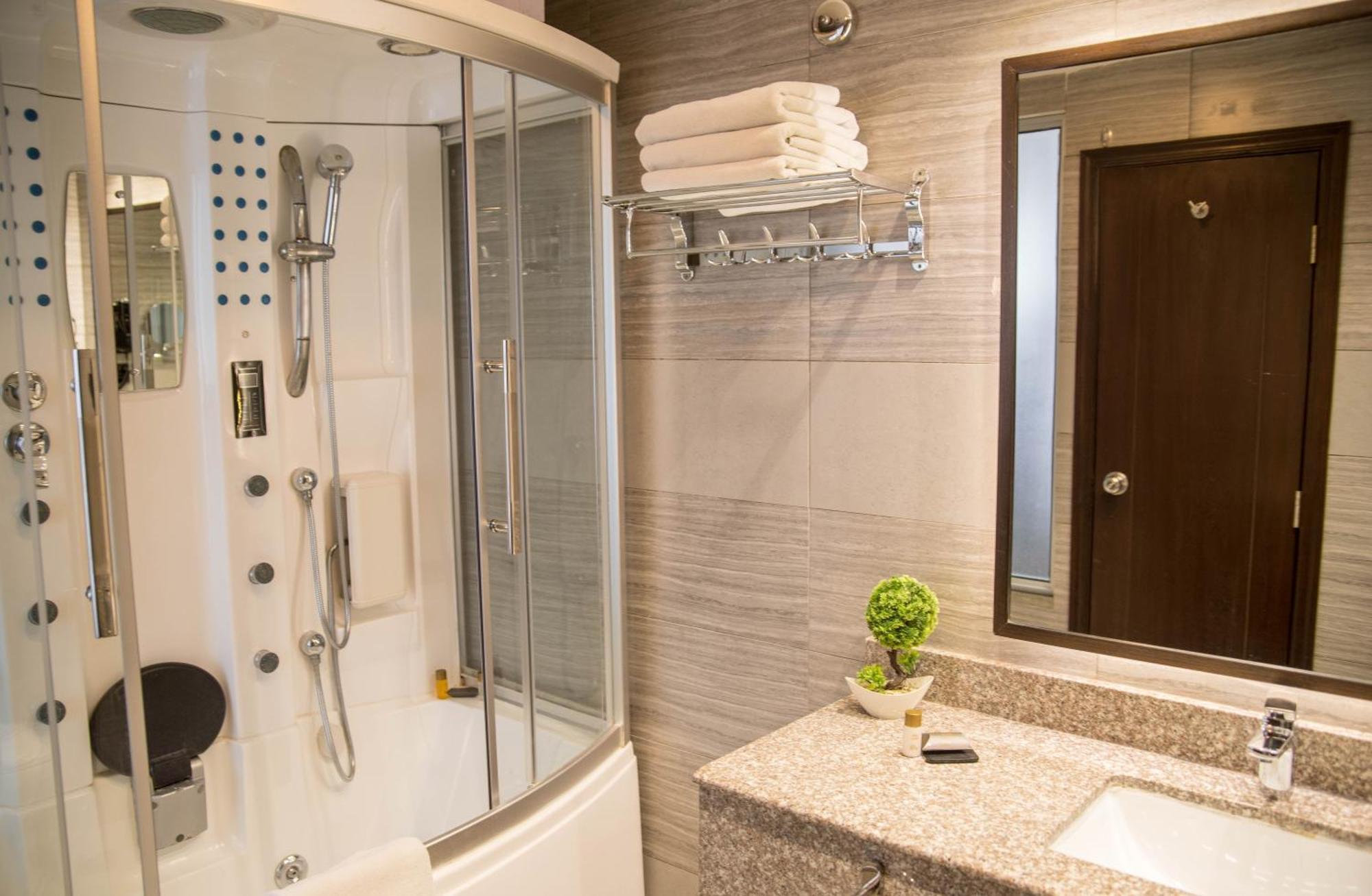 Hotel Dgates Lahor Dış mekan fotoğraf