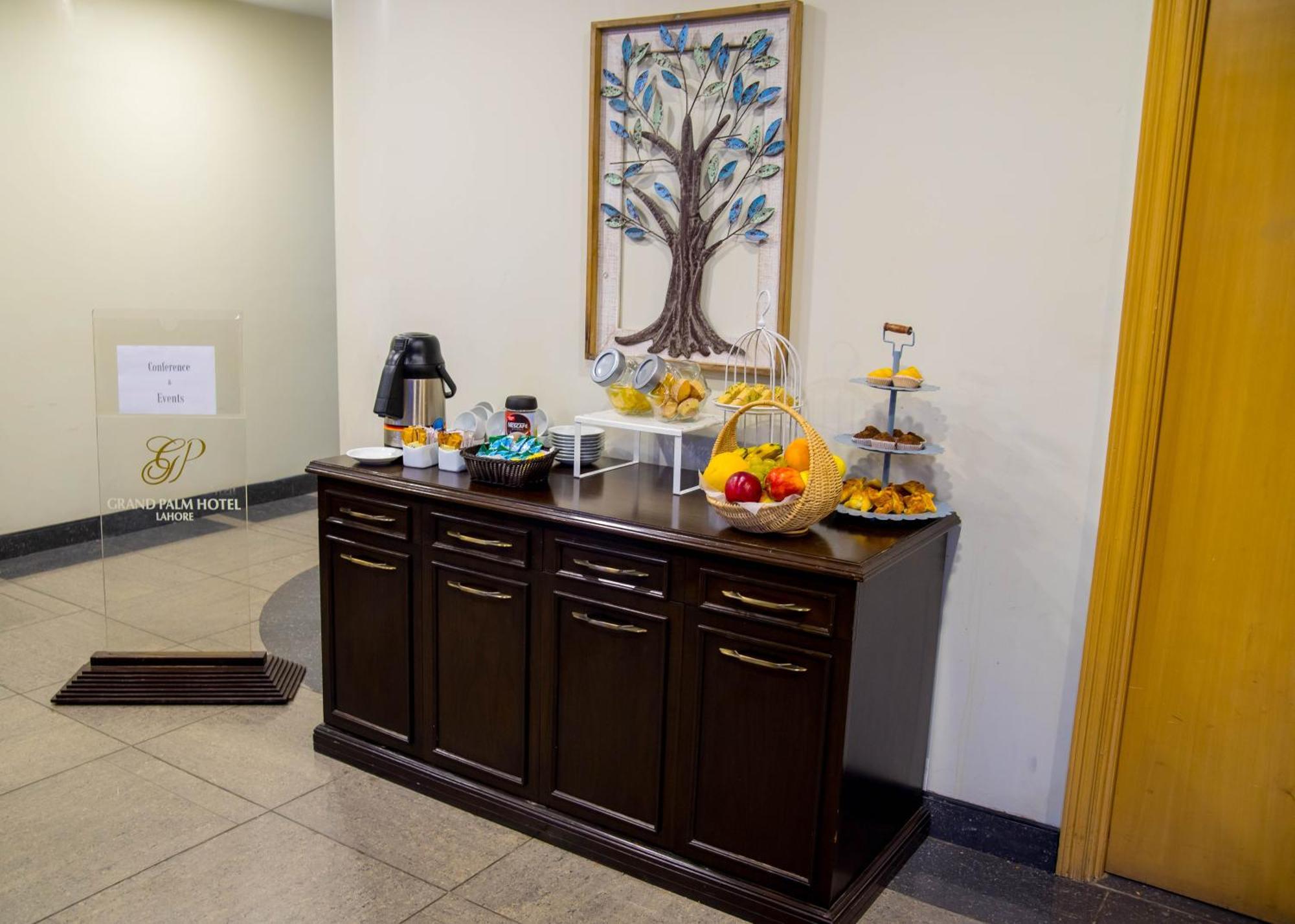 Hotel Dgates Lahor Dış mekan fotoğraf