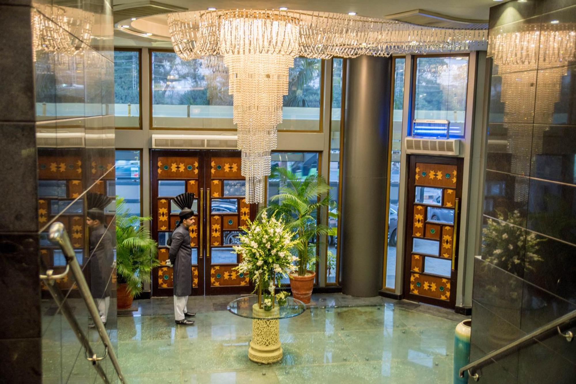 Hotel Dgates Lahor Dış mekan fotoğraf