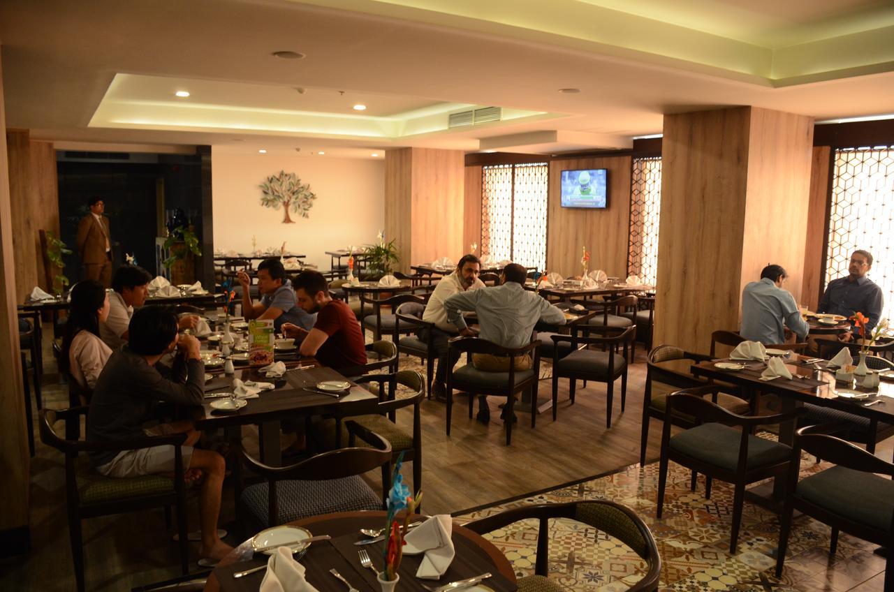 Hotel Dgates Lahor Dış mekan fotoğraf