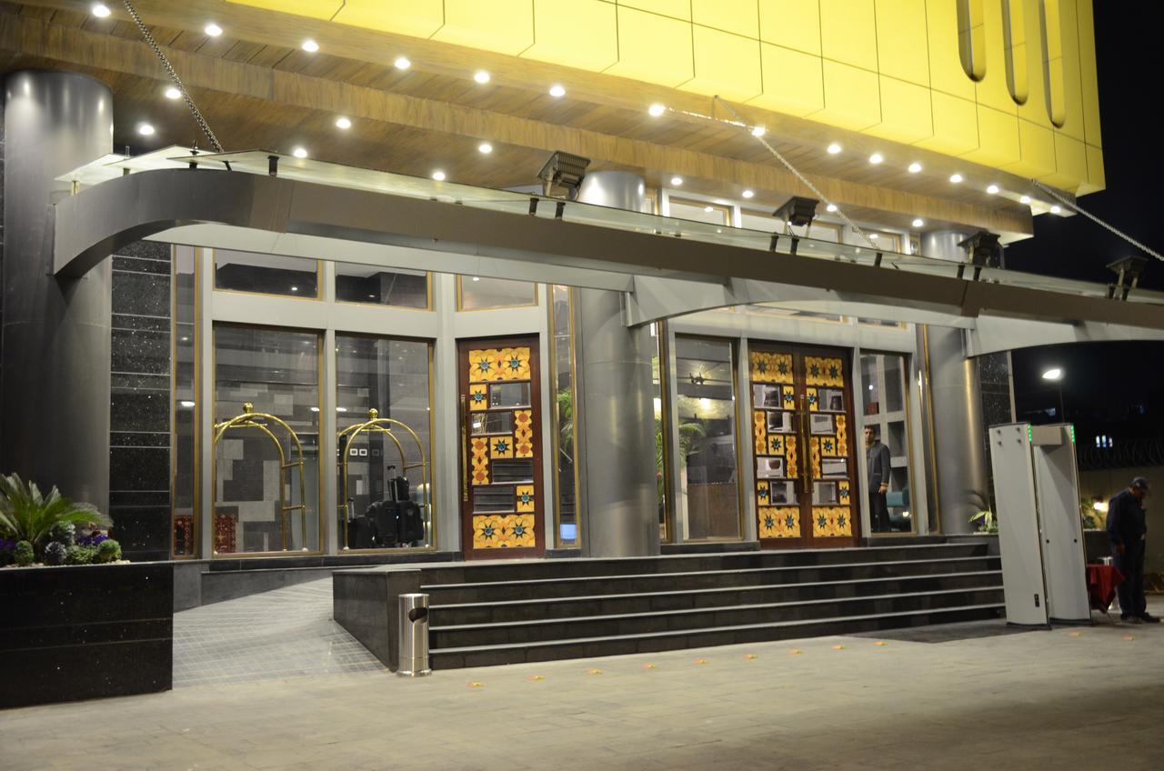 Hotel Dgates Lahor Dış mekan fotoğraf