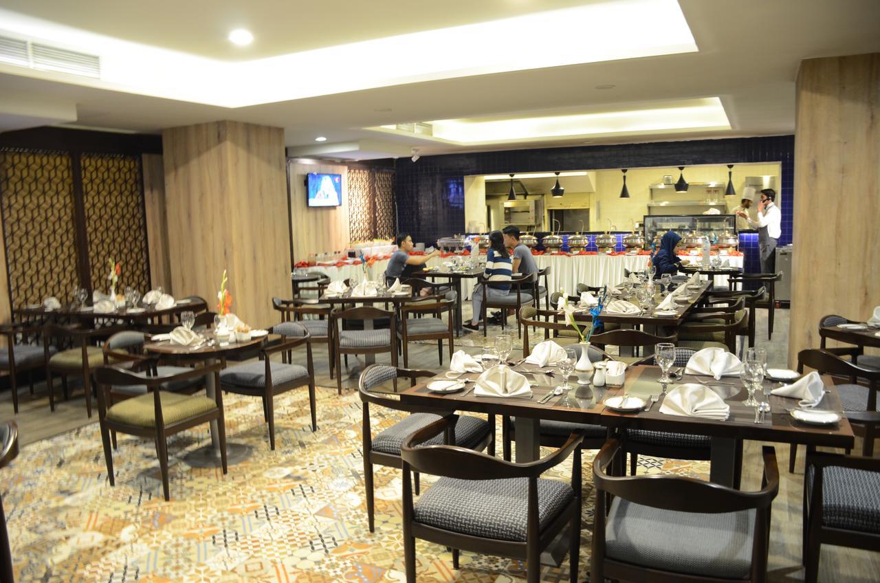 Hotel Dgates Lahor Dış mekan fotoğraf