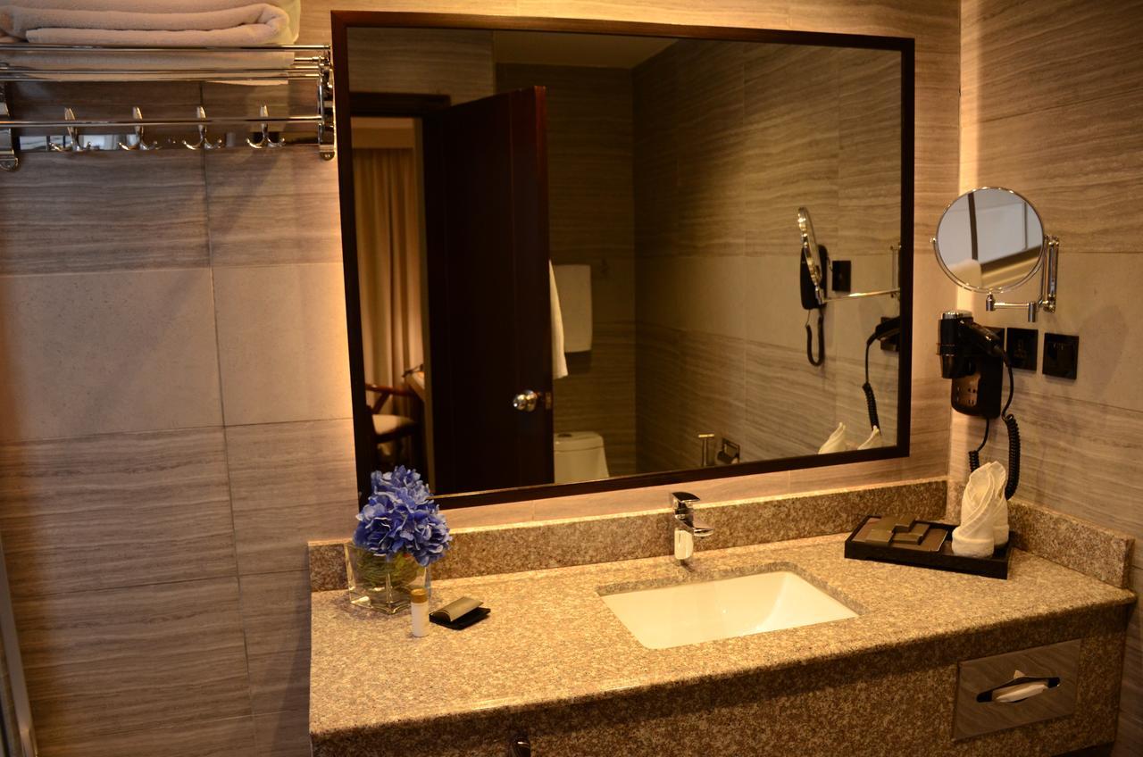 Hotel Dgates Lahor Dış mekan fotoğraf
